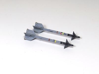 F-16 armament w/  Maverick missiles 1/48 - KINETIC MODEL - image 13