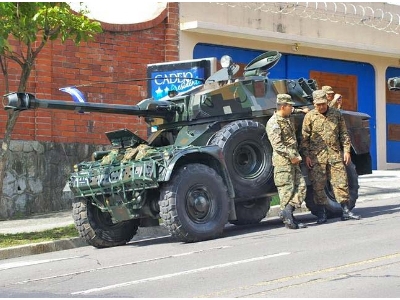 AML-90 Light Armoured Car (4x4) - image 12