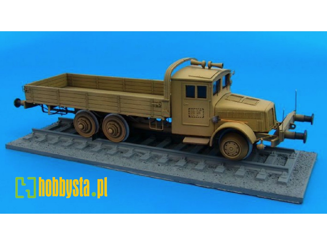 Tatra T111 Railway - image 1