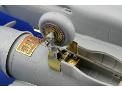 P-61 exterior 1/72 - Dragon - image 11