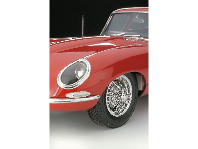 Jaguar E-Type - image 3