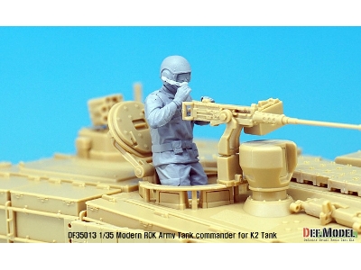Modern Rok Army Tank Commander For K2 (Digital Camo Uniform) - image 5