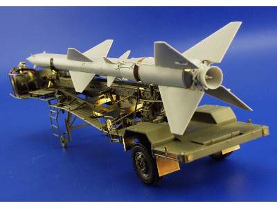 SA-2 missile with trailer 1/35 - Trumpeter - image 5