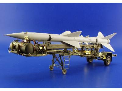 SA-2 missile with trailer 1/35 - Trumpeter - image 10