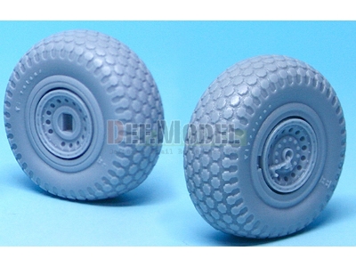 B-17f/G Flying Fortress Wheel Set 3 (For Revell 1/48) - image 4