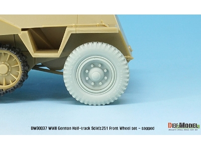 German Sd.Kfz.251 Half-track Front Wheel Set - Sagged ( For 1/35 Kit) - image 4