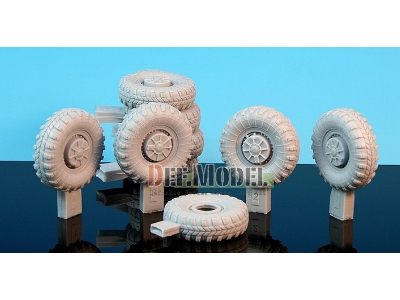 Btr-60 Apc Sagged Wheel Set (For Trumpeter 1/35) - image 3