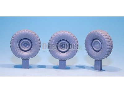 German Unimog Lkw 2t Sagged Wheel Set (For Revell 1/35) - image 2