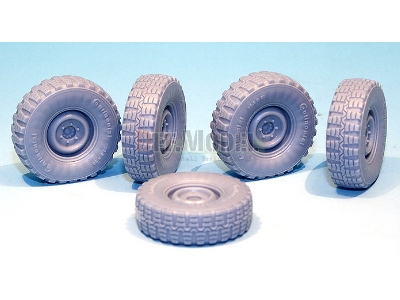 German Unimog Lkw 2t Sagged Wheel Set (For Revell 1/35) - image 3