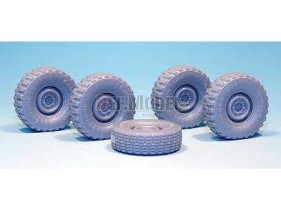 German Unimog Lkw 2t Sagged Wheel Set (For Revell 1/35) - image 4