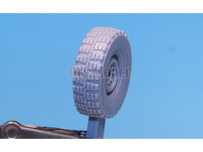 German Unimog Lkw 2t Sagged Wheel Set (For Revell 1/35) - image 8