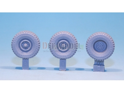 Soviet Uaz-469 Sagged Wheel Set (For Trumpeter 1/35) - image 2