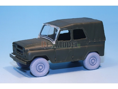 Soviet Uaz-469 Sagged Wheel Set (For Trumpeter 1/35) - image 3