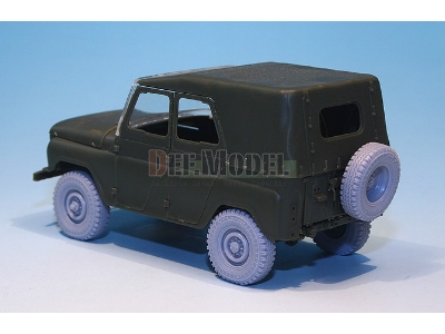 Soviet Uaz-469 Sagged Wheel Set (For Trumpeter 1/35) - image 4