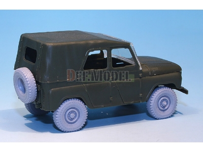 Soviet Uaz-469 Sagged Wheel Set (For Trumpeter 1/35) - image 5