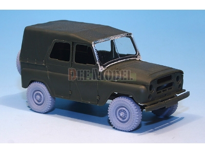 Soviet Uaz-469 Sagged Wheel Set (For Trumpeter 1/35) - image 6