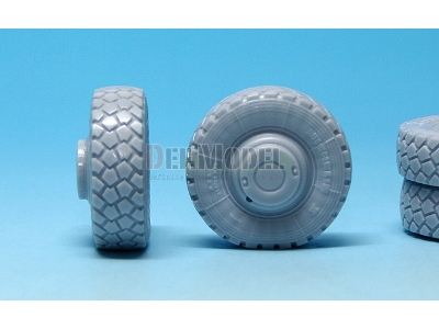 Dingo 2 Atf Sagged Wheel Set (For Revell 1/35) - image 4