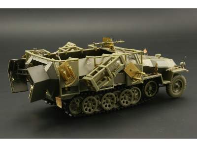 Sd. Kfz.251/1 Ausf. C Stuka zu Fuss 1/35 - Afv Club - image 11