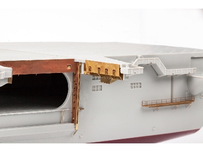 USS Nimitz CVN-68 part 4 1/350 - TRUMPETER - image 3