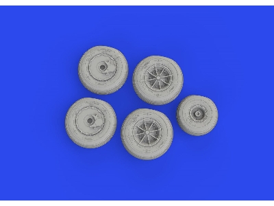 Sea King wheels 1/48 - AIRFIX - image 1