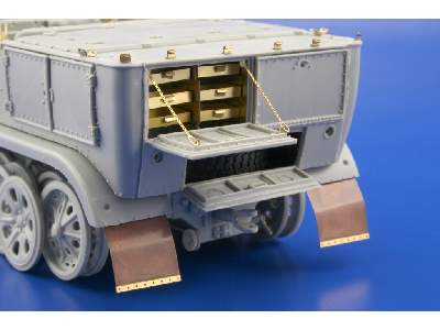 Sd. Kfz.7 Zugkraftwagen 8t tool boxes 1/35 - Trumpeter - image 2