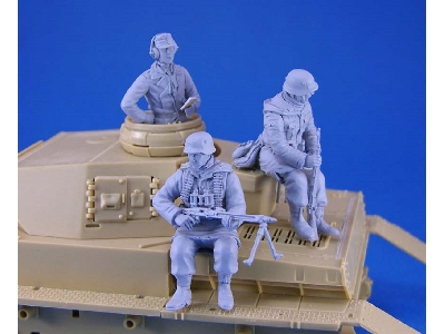 Wwii German Tank Crew And Riders Set 3 Figures - image 1