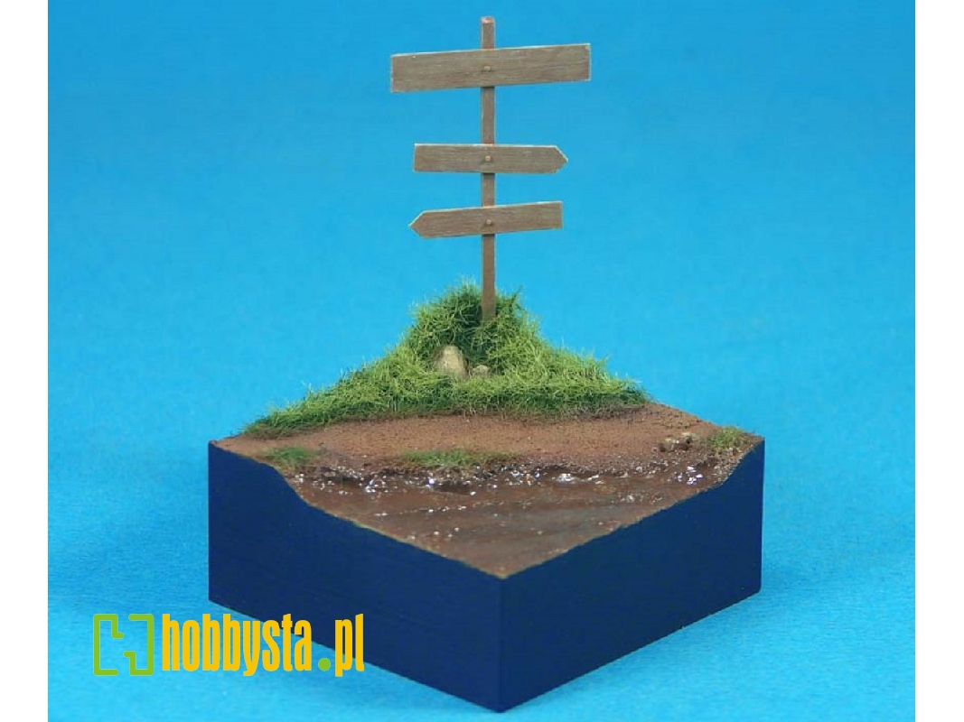 Muddy Roadside Figure Base (48*48*26mm3) - image 1