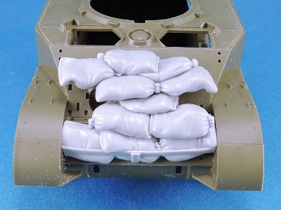 Us Light Tank M5/M8 Tank Front Hull Sandbag Armor Set - image 1