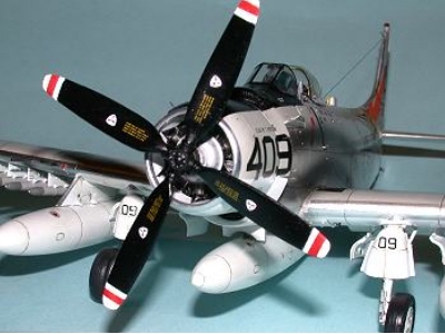 Douglas A-1H Skyraider U.S. Navy - image 2