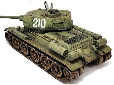 Soviet Medium Tank T-34-85 'ural Tank Factory No. 183' - image 7