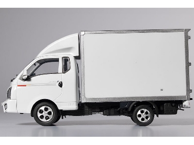 Hyundai Porter II box truck - image 4