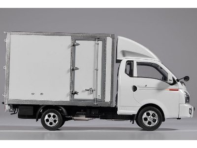 Hyundai Porter II box truck - image 6