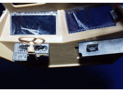 VAB 6x6 interior 1/35 - Heller - image 4