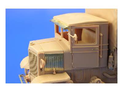 Voroshilovets Tractor 1/35 - Trumpeter - image 8