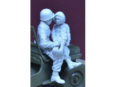 Us Paratrooper With Small Girl 1944-45 - image 3