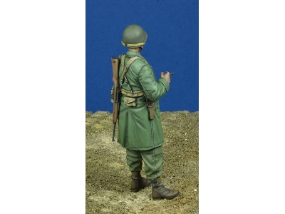 Us Paratrooper Nco In Raincoat 1944-45 - image 2