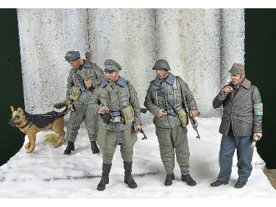 'the Wall' - Ddr Grenztruppen, East German Border Troops, Berlin, Winter 1970-80's - image 1