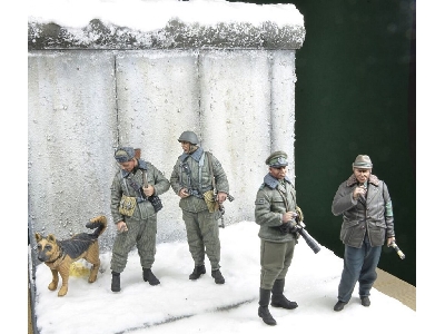 'the Wall' - Ddr Grenztruppen, East German Border Troops, Berlin, Winter 1970-80's - image 4