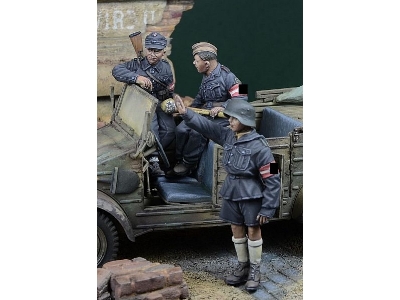 Hitlerjugend Boys, Germany 1945, For Kubelwagen - image 1