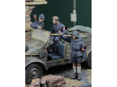 Hitlerjugend Boys, Germany 1945, For Kubelwagen - image 2