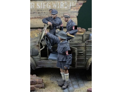 Hitlerjugend Boys, Germany 1945, For Kubelwagen - image 3