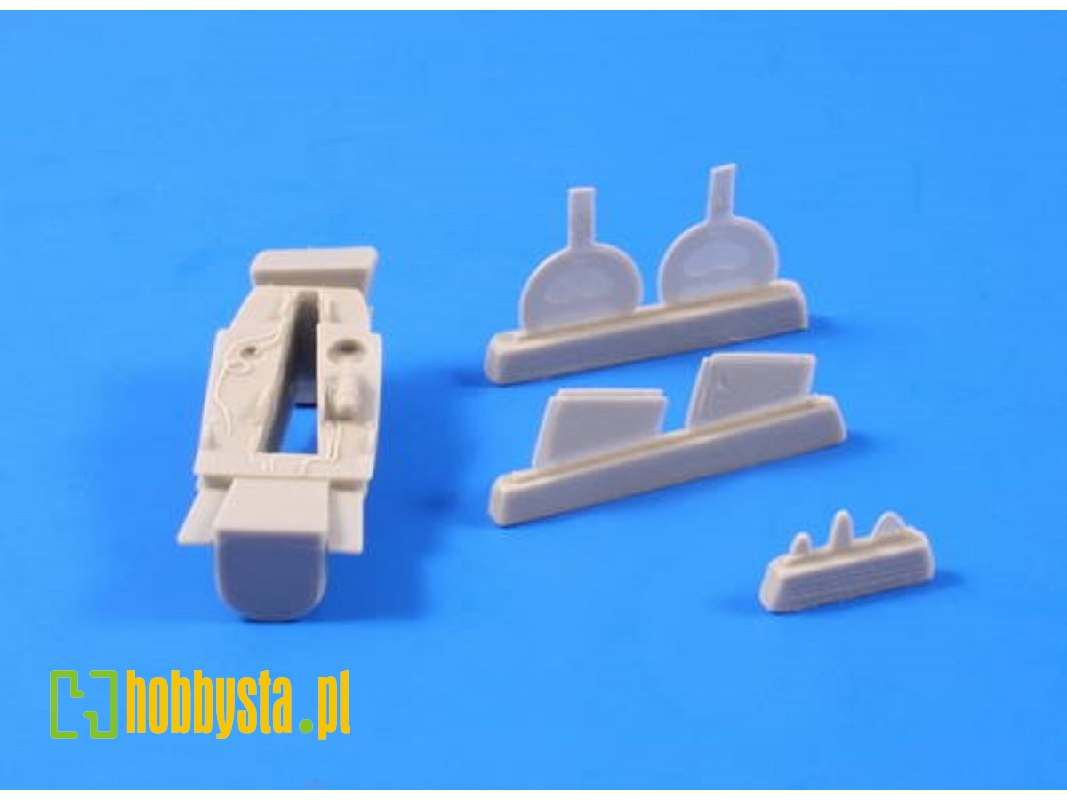 P-39D-Q Airacobra  Front Wheel Bay & Main Wheel Bays Covers 1/48 - image 1