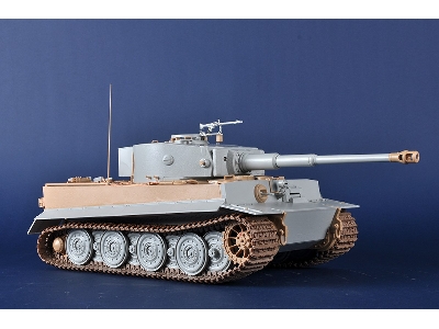 Pz.Kpfw.Vi Ausf.E Sd.Kfz.181 Tiger I (Late Production) - image 8