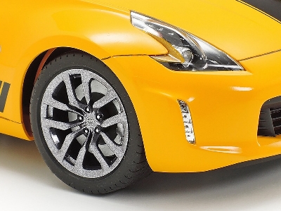 Nissan 370z Heritage Edition - image 4