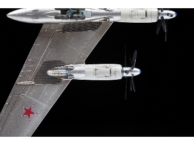 Tu-95MS "Bear" Russian Strategic Bomber - image 4