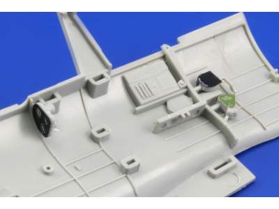 SBD-1/2 front interior 1/32 - Trumpeter - image 5