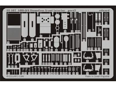 SBD-3/4 front interior 1/32 - Trumpeter - image 3