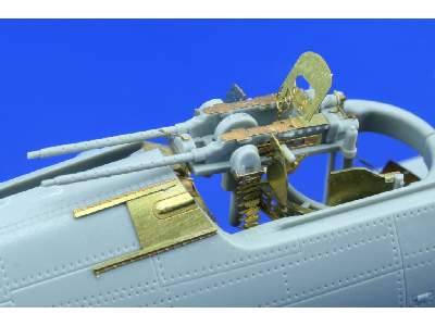 SBD-3/4 rear interior 1/32 - Trumpeter - image 8