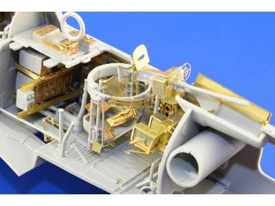 SBD-5 rear interior S. A. 1/32 - Trumpeter - image 9