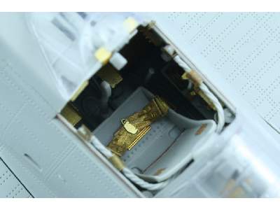 SBD early seatbelts 1/32 - Trumpeter - image 3